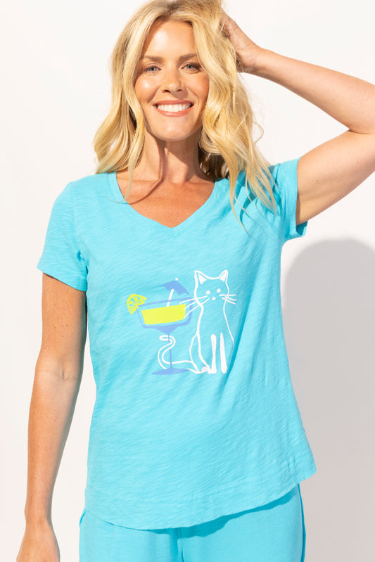 Escape Cocktail Kitty Tee-41800_Maui

Scoop Neck Cotton Tee Shirt with Kitty Cocktail Motif

Colour - Maui (Turquoise)

Short Sleeves

Banded Hemline