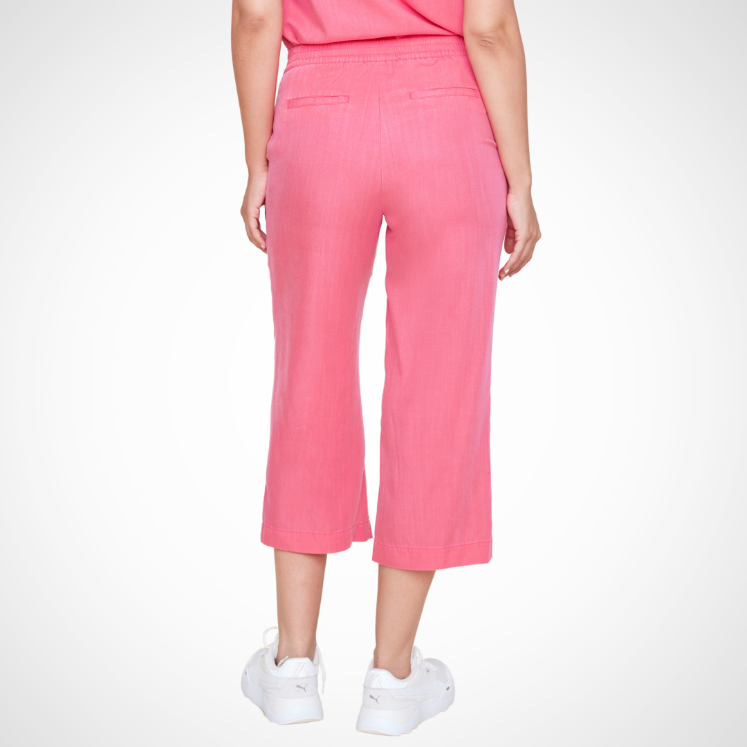 Jaboli Boutique - Fergus Ontario - Renuar - Pull On Gaucho - Magnolia (watermelon pink) ChatGPT Renuar Pull On Gaucho cropped pant: Ideal for travel. Features pull-on style and wide-leg Gaucho silhouette. Available in Magnolia and Chambray colors. Relaxed fit with a 23-inch inseam. Includes pockets for convenience. Made from lightweight and comfortable Tencel fabric.